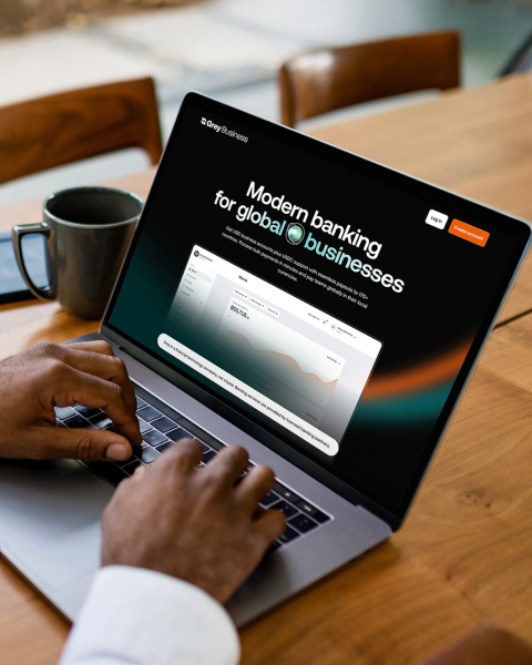 Grey expande o business banking global com novos recursos de pagamento em dólares americanos